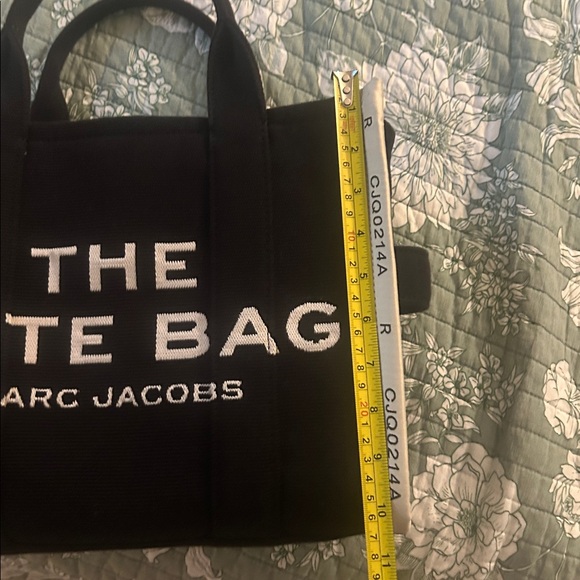 Marc Jacobs Black and Cream Tote Bag - Picture 8 of 9